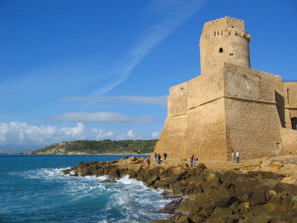 Agriturismo Torre Del Golfo クローパニ エクステリア 写真